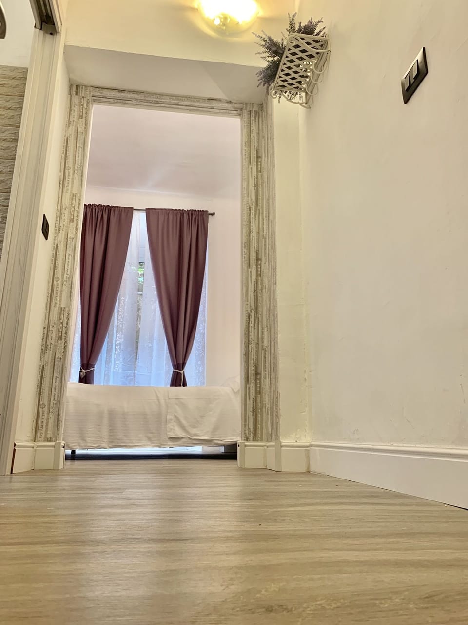 Shower, rainfall showerhead, free toiletries, hair dryer