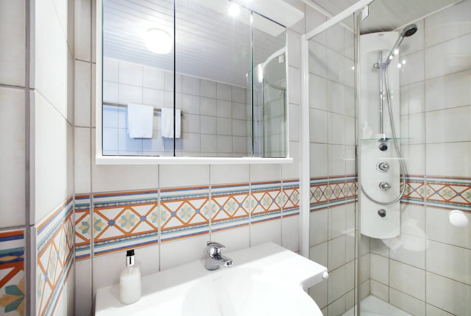 Family Room, Balcony | Bathroom | Shower, free toiletries, hair dryer, towels