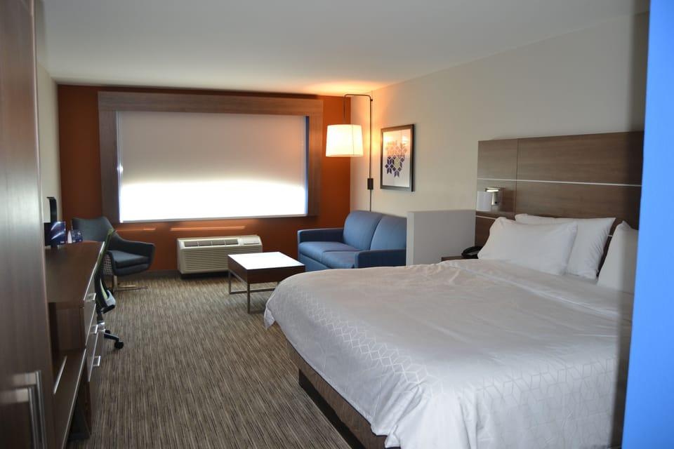 Minibar, in-room safe, desk, blackout drapes