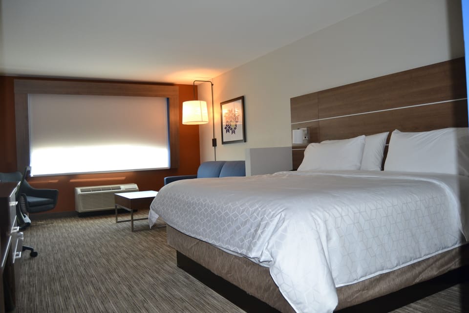 Minibar, in-room safe, desk, blackout drapes
