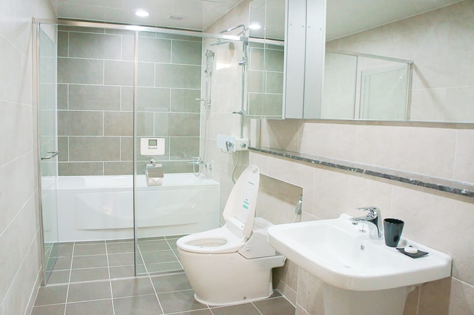 Shower, free toiletries, hair dryer, towels