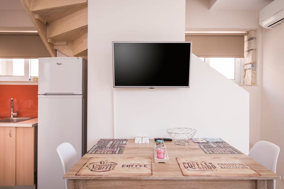 Apartment, 2 Bedrooms, Balcony, Sea View | In-room dining