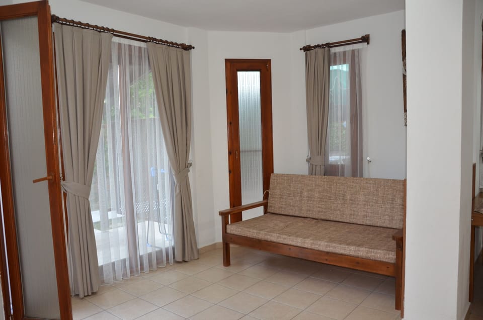 Desk, laptop workspace, free WiFi, bed sheets