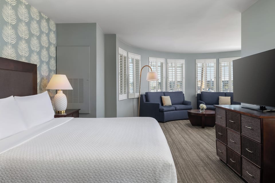Executive Suite, 1 Bedroom | Premium bedding, in-room safe, desk, laptop workspace