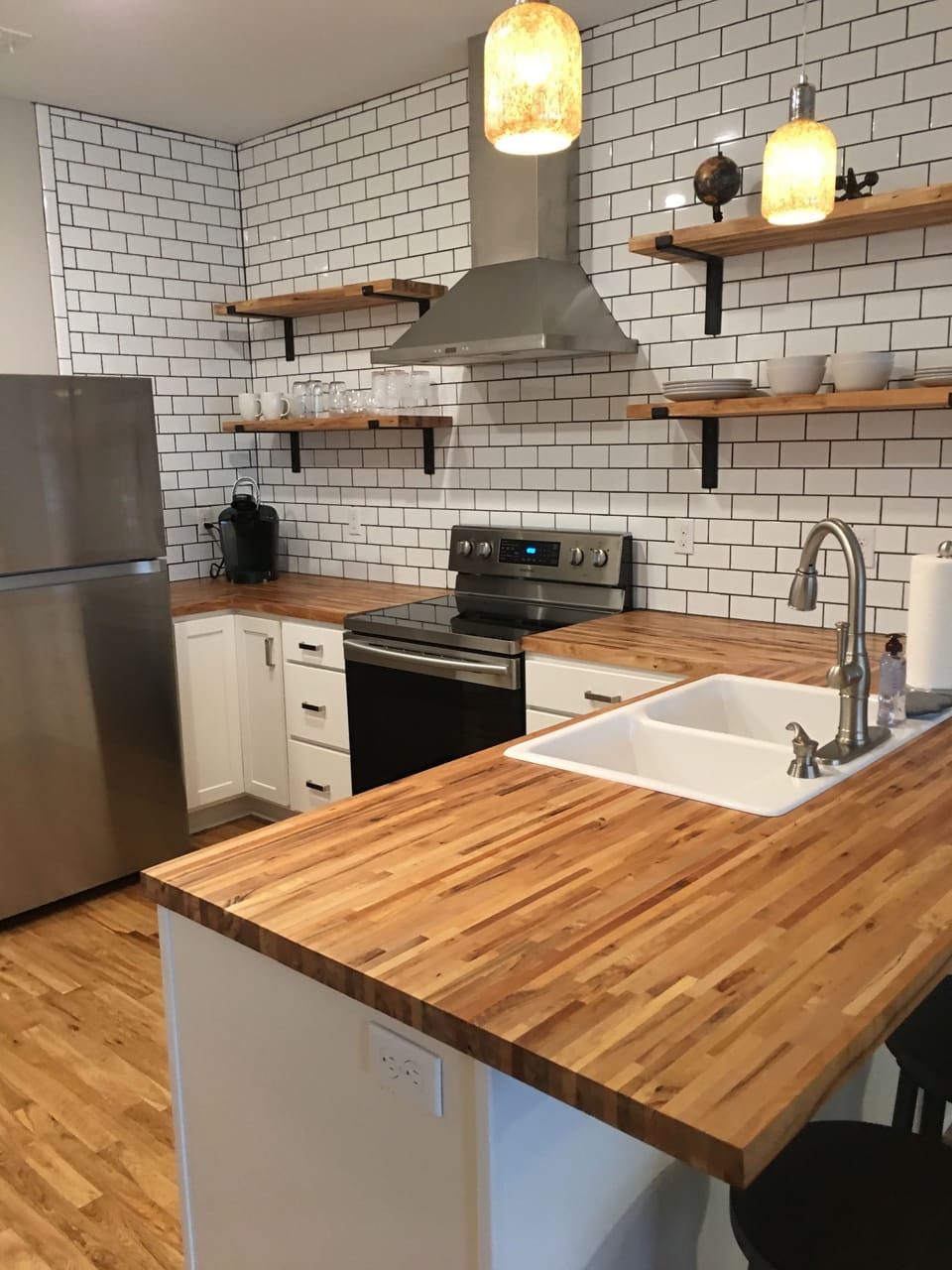 Downtown Executive Townhouse Madison E, 3 Bedrooms | Private kitchen | Fridge, microwave, coffee/tea maker