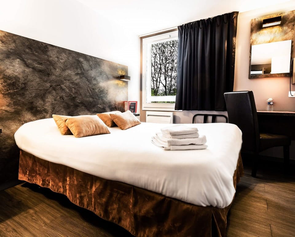 Double Room | Select Comfort beds, desk, blackout drapes, soundproofing