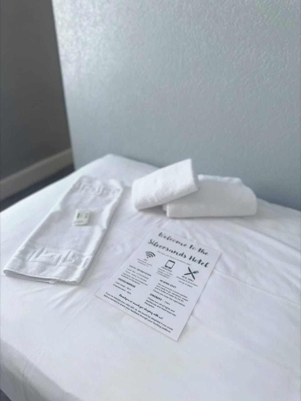 Single Room | Desk, iron/ironing board, bed sheets