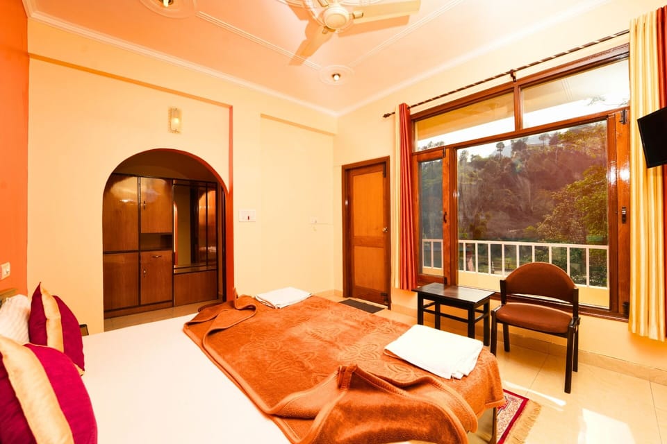 Superior Double Room, River View | In-room safe, soundproofing, bed sheets