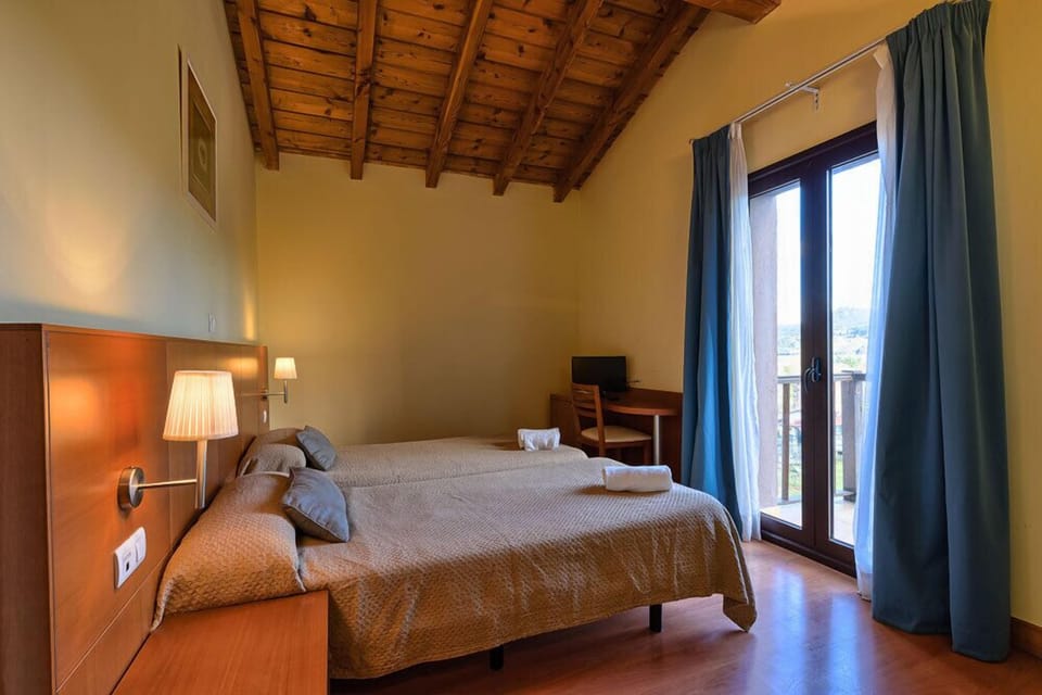 Twin Room | Desk, free WiFi, bed sheets, wheelchair access