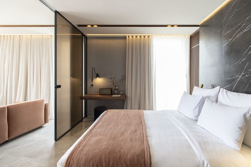 Premium bedding, free minibar, in-room safe, desk
