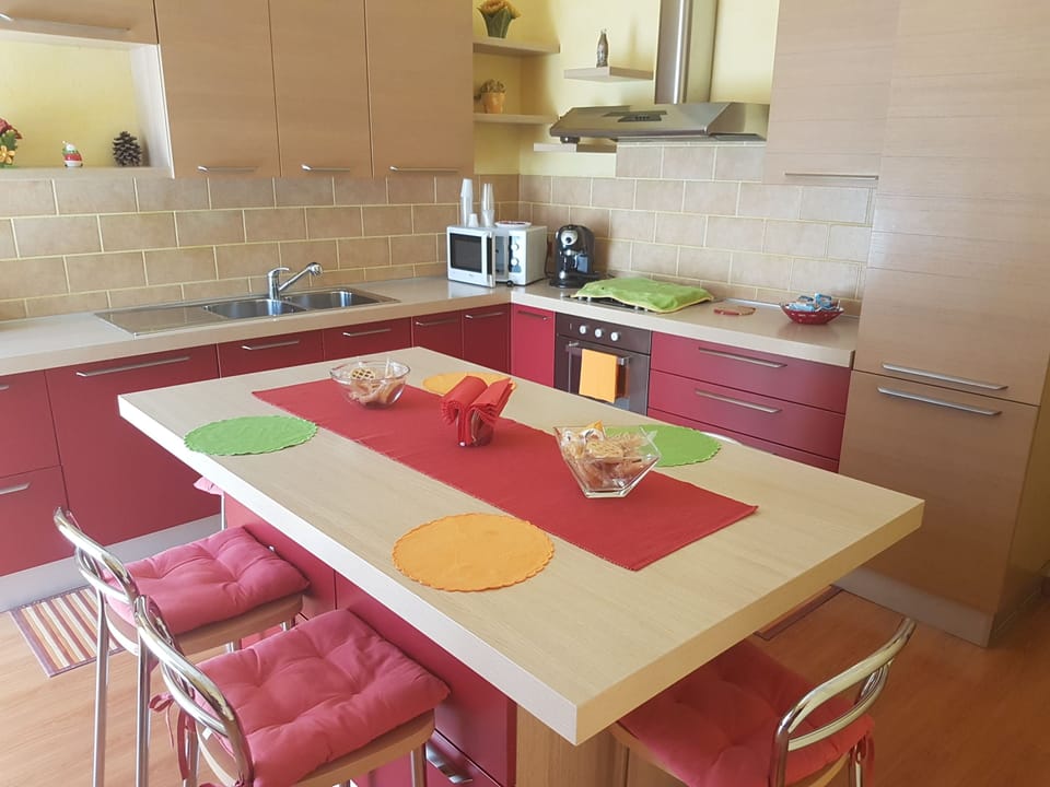 Superior Apartment, 2 Bedrooms | In-room dining