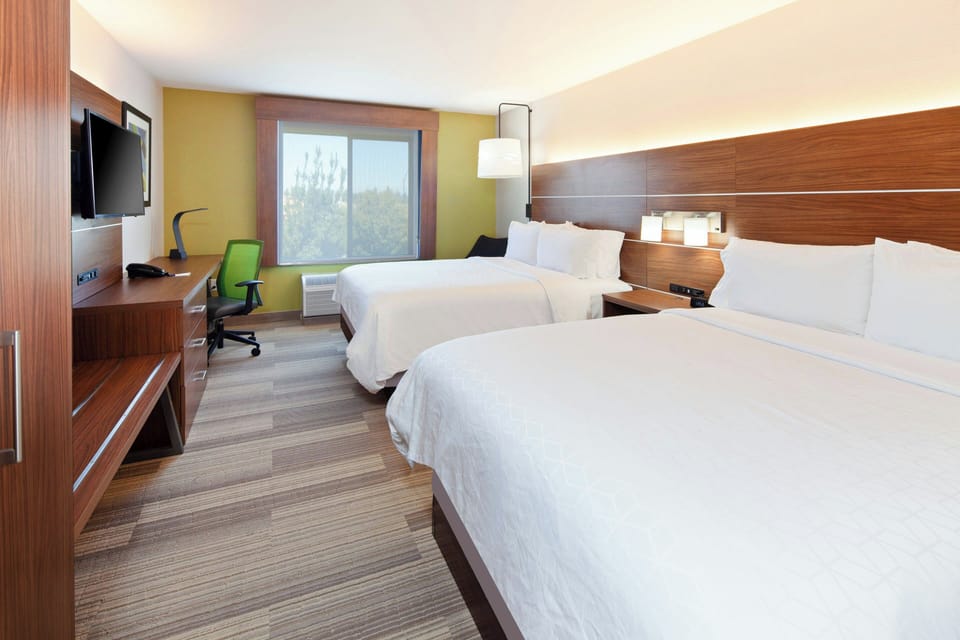 In-room safe, desk, iron/ironing board, WiFi (free)