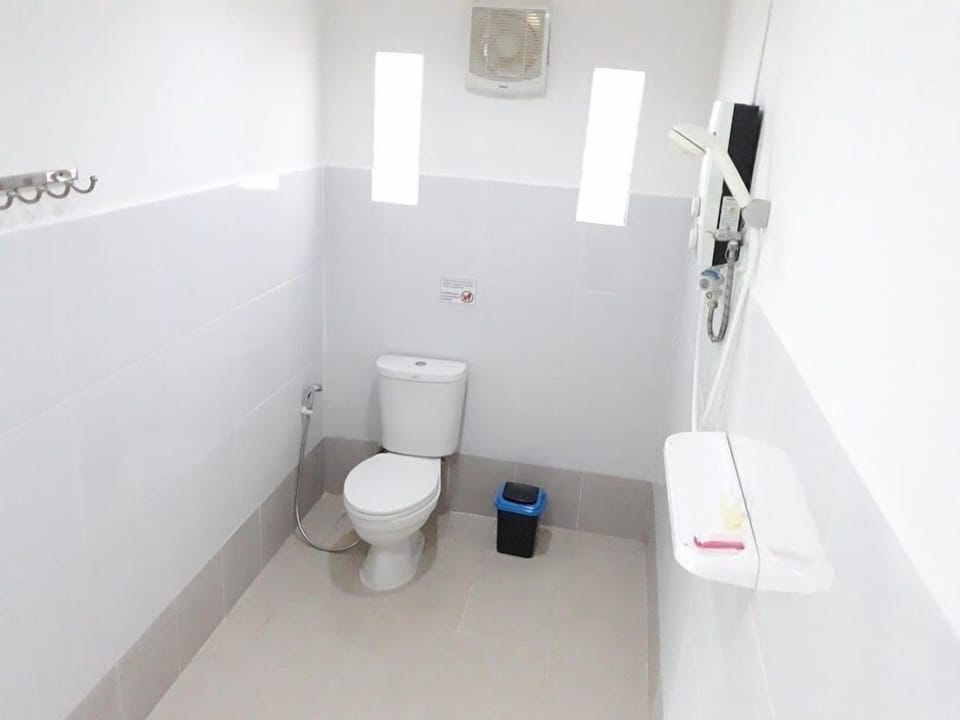 Garden View with A/C | Bathroom | Shower, free toiletries, hair dryer, bidet