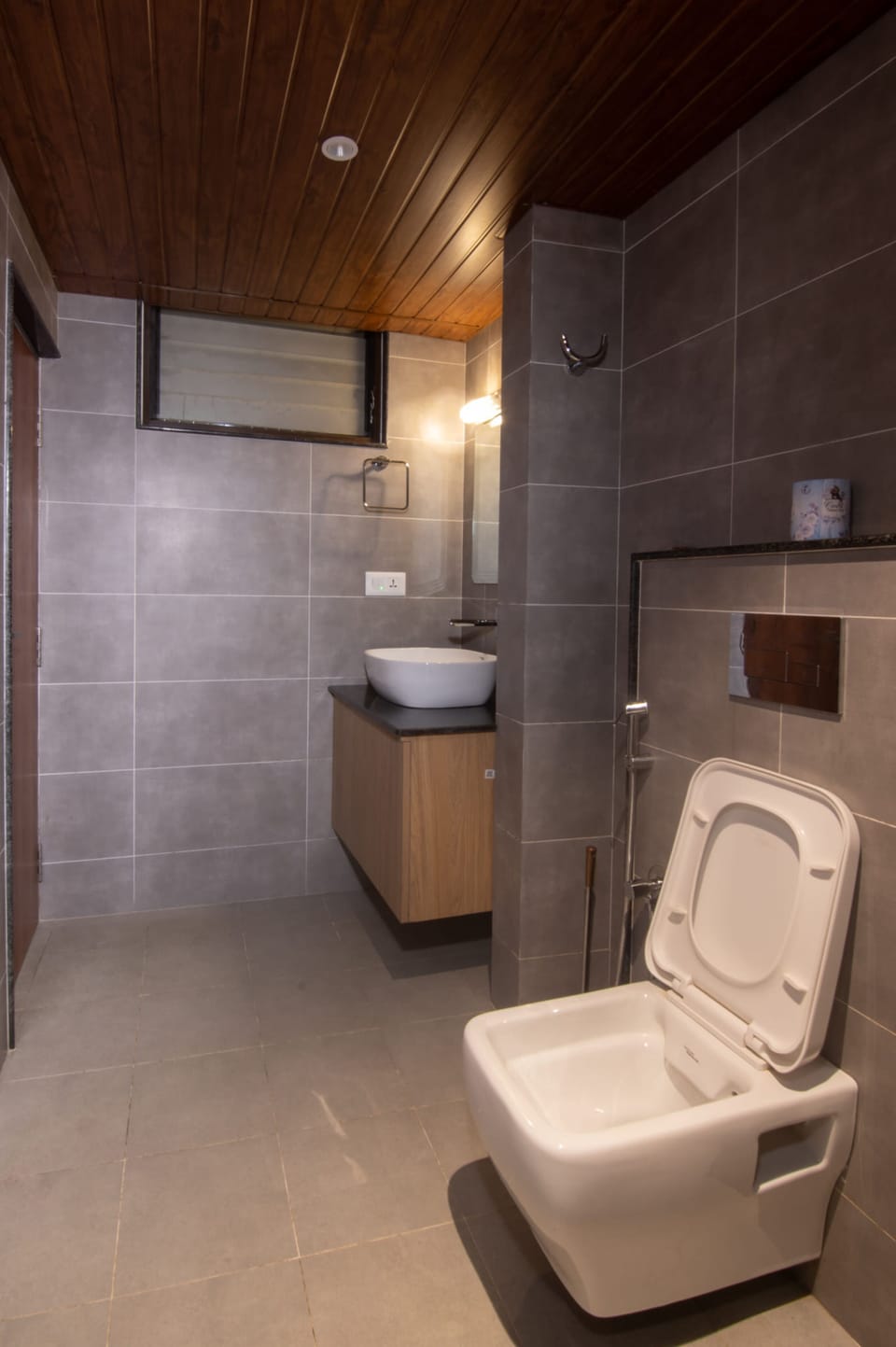 Shower, free toiletries, towels, soap