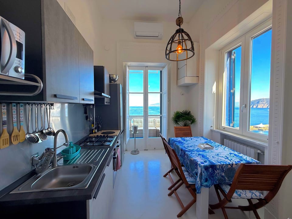 Deluxe Suite | Private kitchen