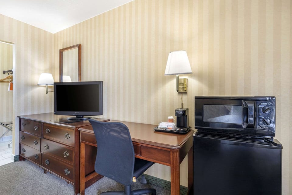 In-room safe, desk, laptop workspace, iron/ironing board