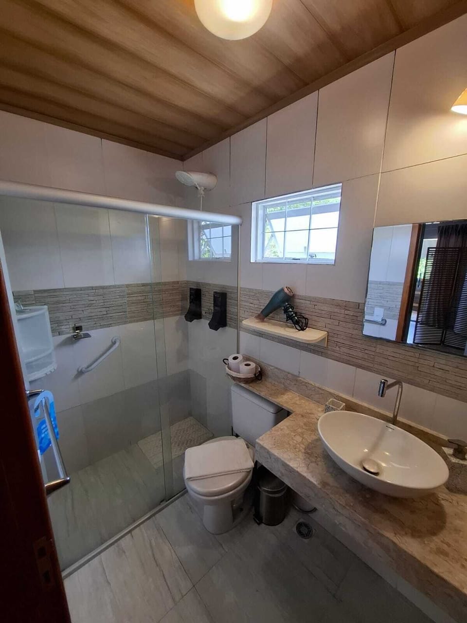 Shower, free toiletries, hair dryer, towels