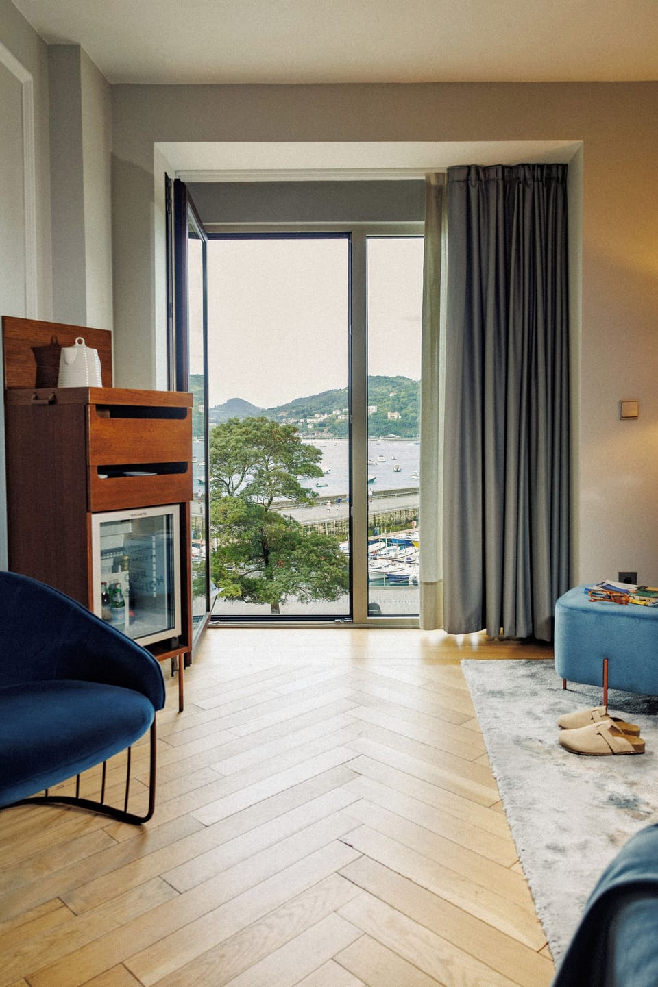 Classic Room, 1 Bedroom, Harbor View | Egyptian cotton sheets, minibar, in-room safe, desk