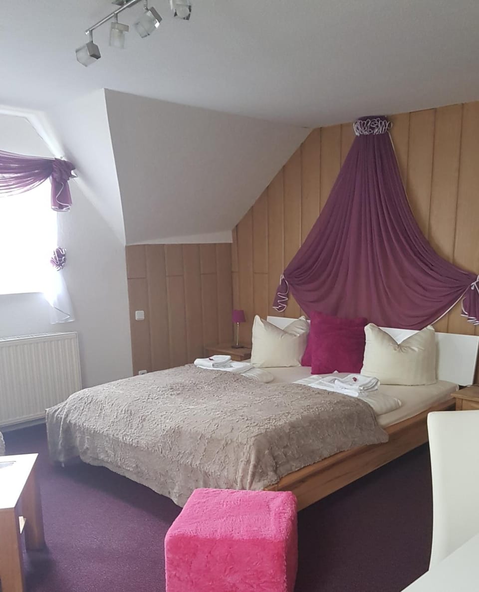 Minibar, desk, iron/ironing board, WiFi (free)