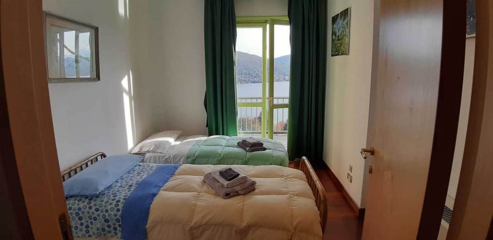 Suite, Terrace, Lake View (Suite Elena) | Individually decorated, desk, free cribs/infant beds, bed sheets