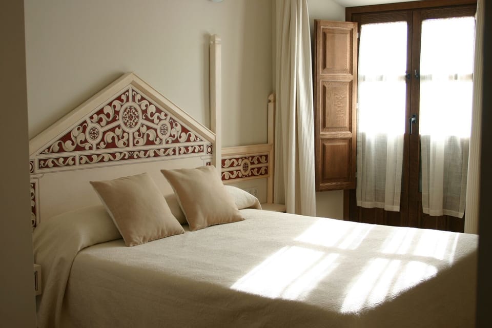 Double Room, 1 Double Bed | 6 bedrooms, blackout drapes, iron/ironing board, free WiFi