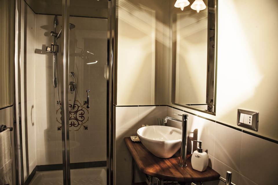 Deluxe Double Room, Balcony | Bathroom | Shower, free toiletries, bidet, towels