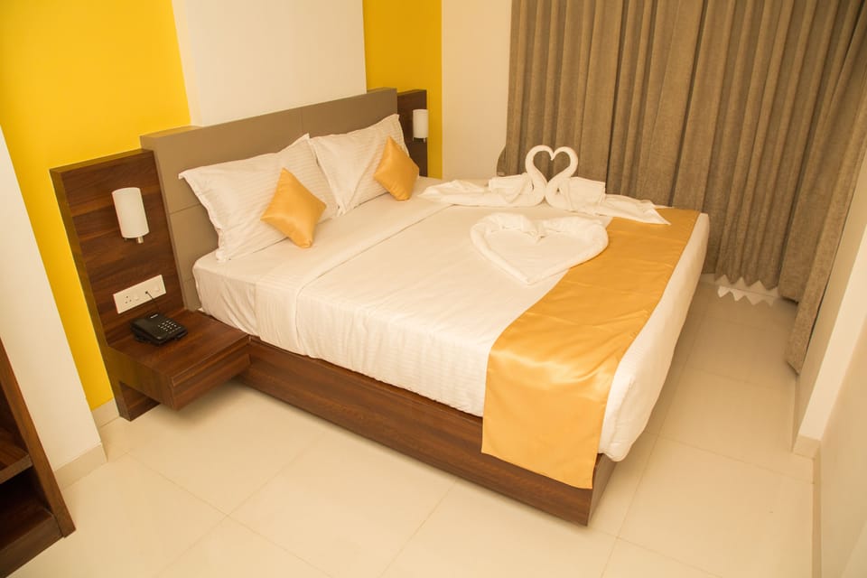Family Suite, 1 Bedroom (Living Room) | Individually decorated, individually furnished, iron/ironing board
