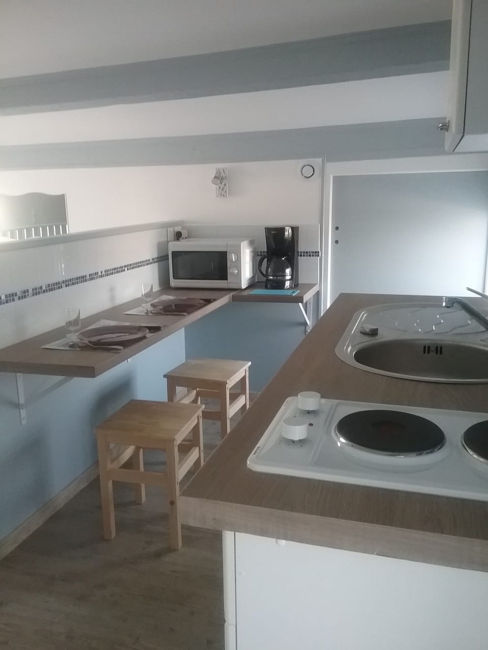 Standard Duplex, Balcony | Private kitchen | Fridge, microwave, stovetop, coffee/tea maker