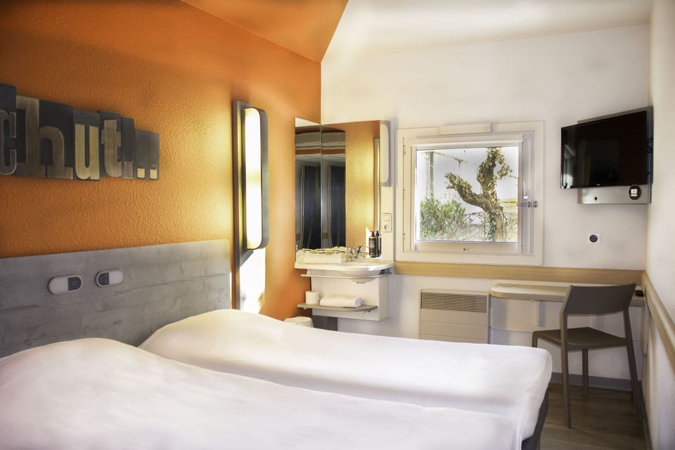 Twin Room, 2 Twin Beds | Desk, blackout drapes, soundproofing, iron/ironing board