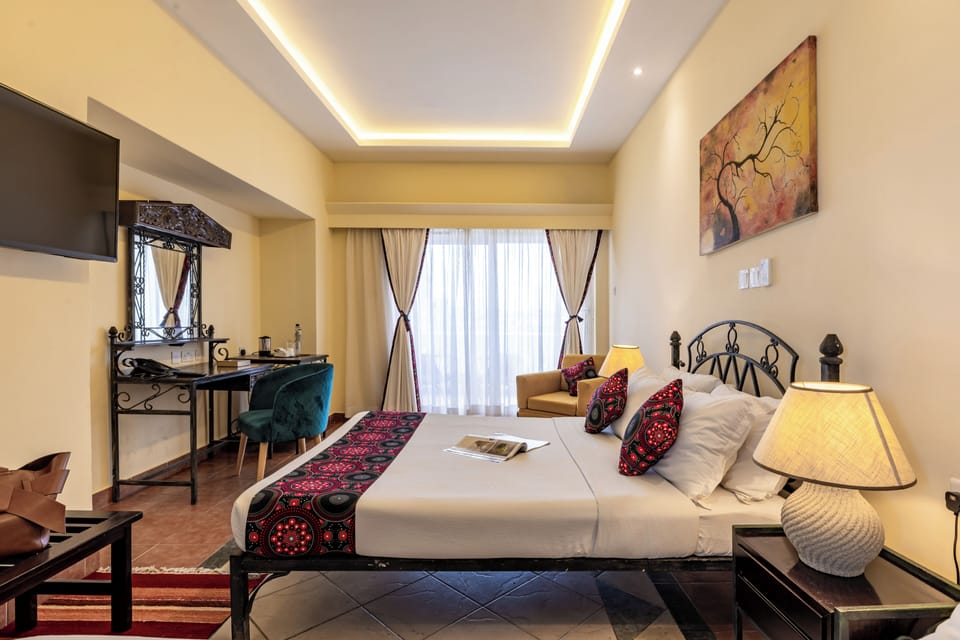 Premium bedding, in-room safe, desk, laptop workspace
