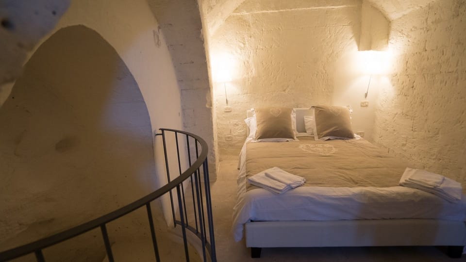 Premium bedding, in-room safe, desk, soundproofing