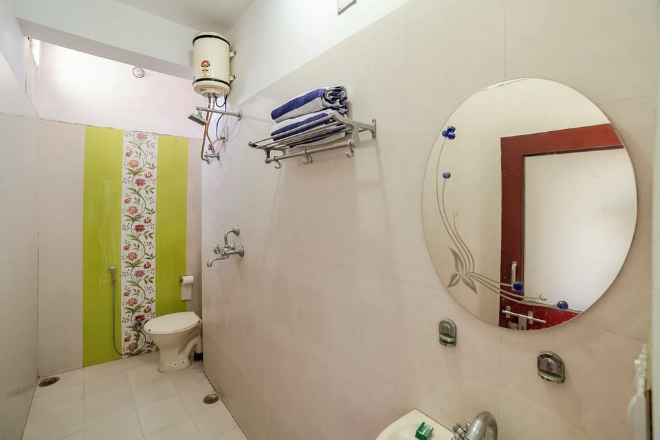 Deluxe AC Room | Bathroom | Shower, deep soaking tub, free toiletries, hair dryer