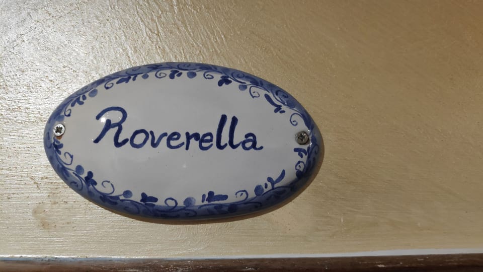 Single Room, Ensuite (Roverella) | Minibar, blackout drapes, iron/ironing board, free WiFi