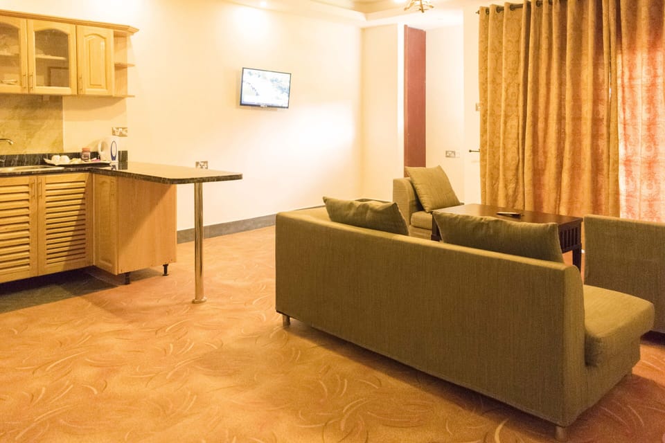 Family Room, 2 Bedrooms | Desk, free WiFi