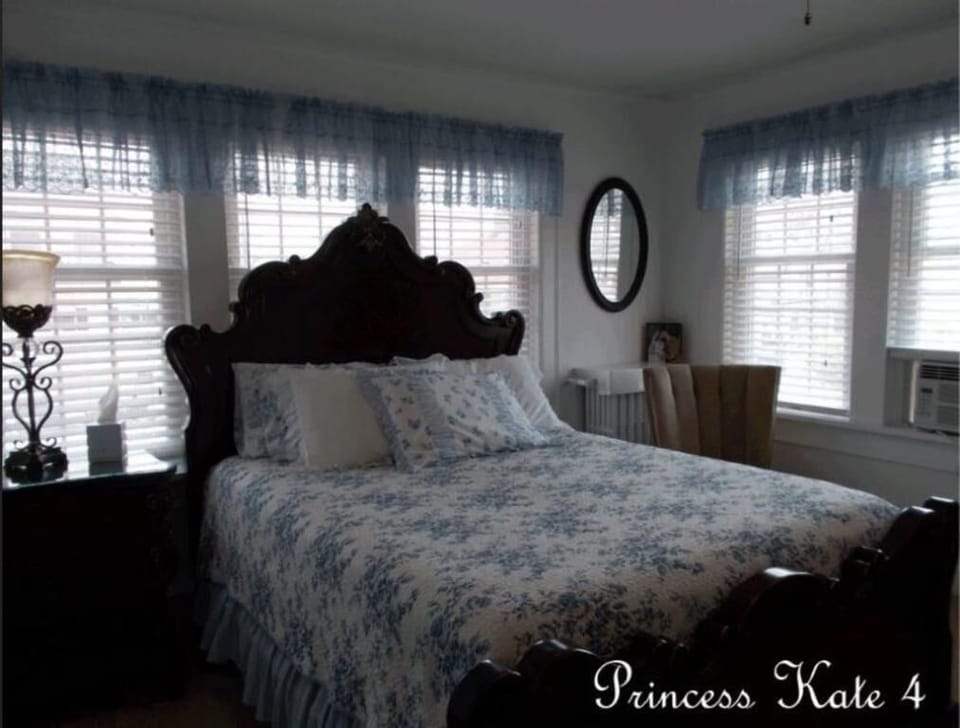 Standard Suite, Ensuite (Princess Kate's Suite 4/5)
