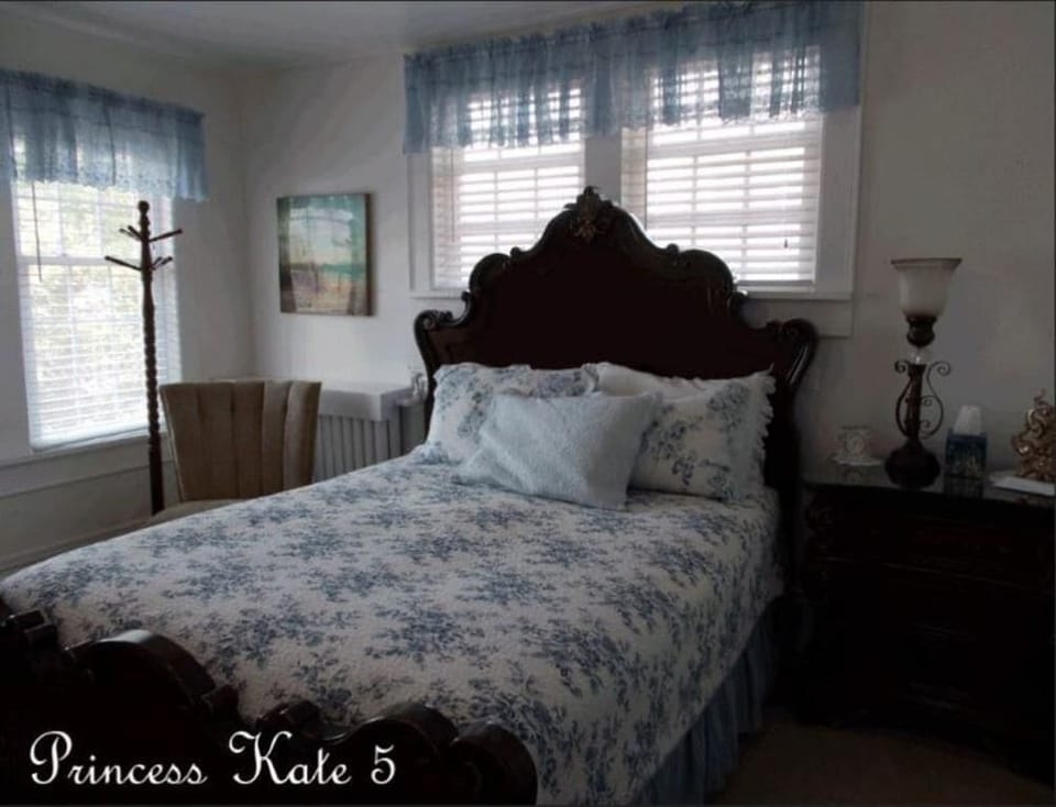 Standard Suite, Ensuite (Princess Kate's Suite 4/5)