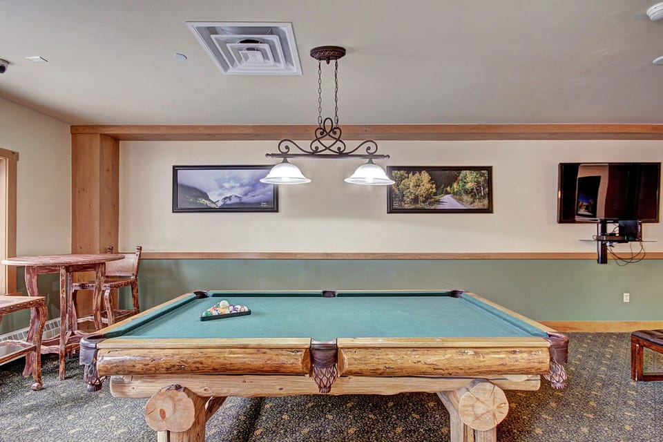 Condo, 3 Bedrooms | Billiards