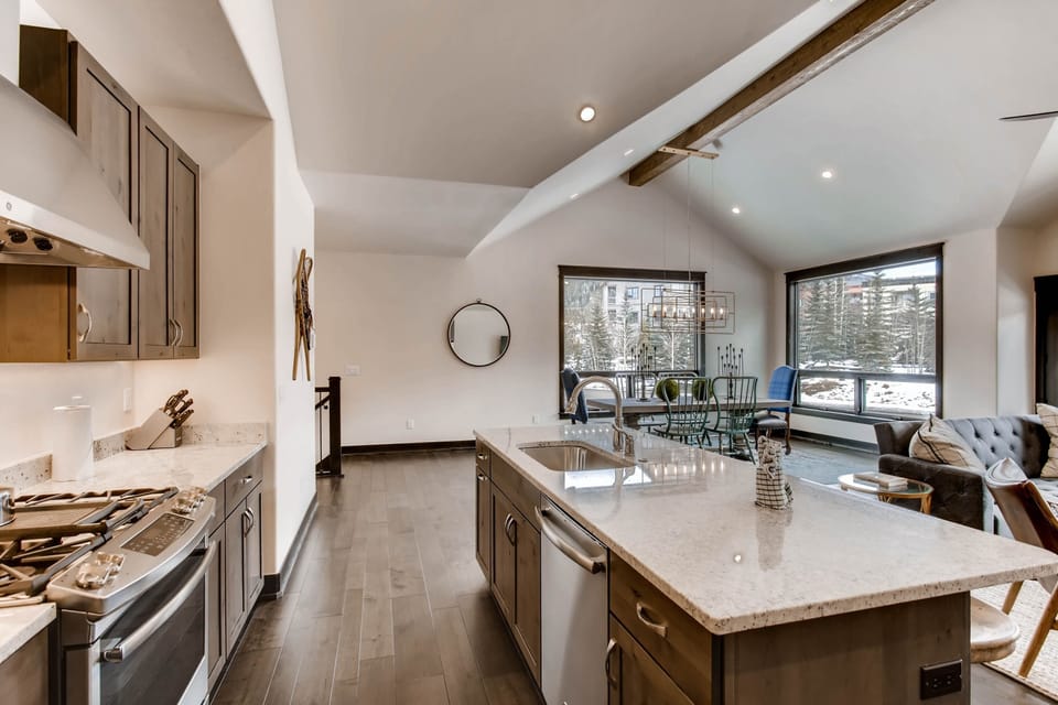 Townhome, 3 Bedrooms | Private kitchen | Fridge, microwave, oven, dishwasher
