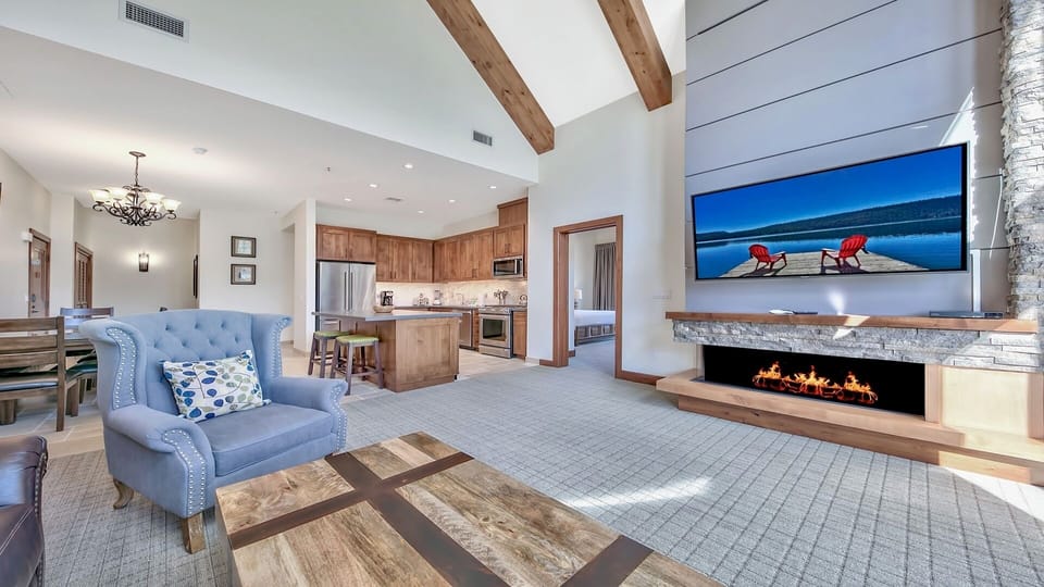 Condo, 3 Bedrooms | Living room | Flat-screen TV