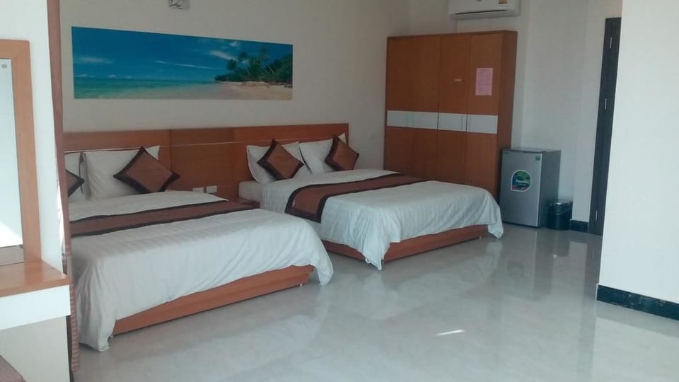 Quadruple Room, 2 Double Beds | Minibar, desk, free WiFi