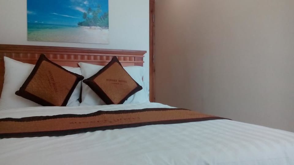 Minibar, desk, free WiFi