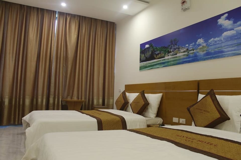 Quadruple Room, 2 Double Beds | Minibar, desk, free WiFi