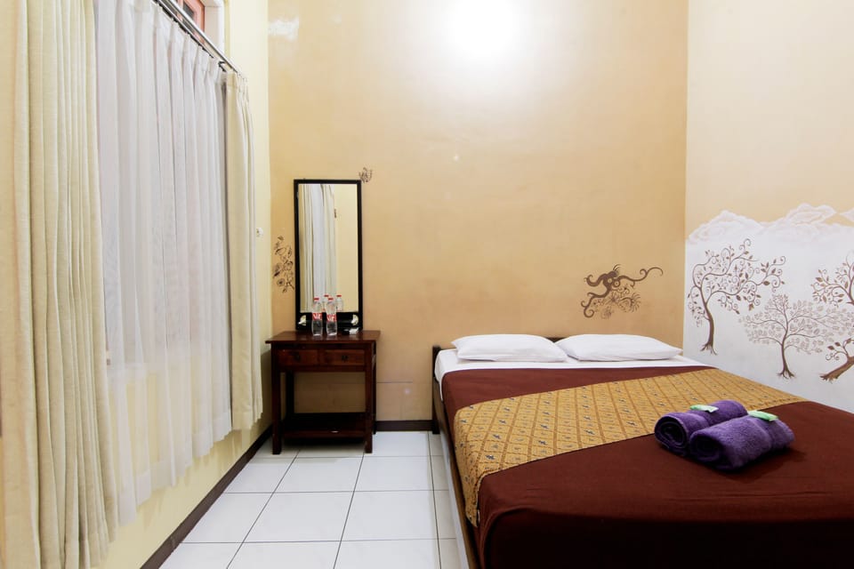 Standard Double Room | Desk, laptop workspace, rollaway beds (surcharge), WiFi (free)