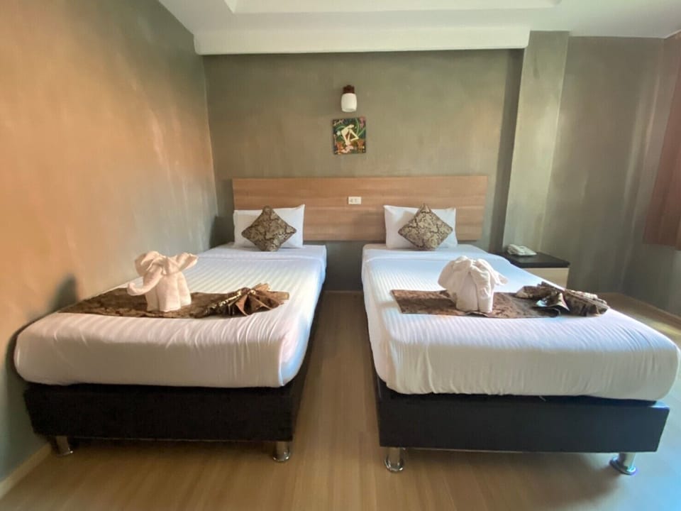 Standard Twin Room | Desk, soundproofing, free WiFi, bed sheets