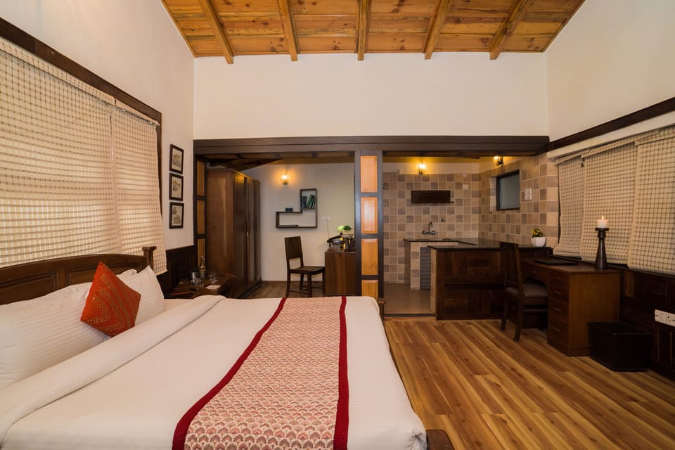 Signature Room, 1 Double Bed | 1 bedroom, individually decorated, individually furnished, desk