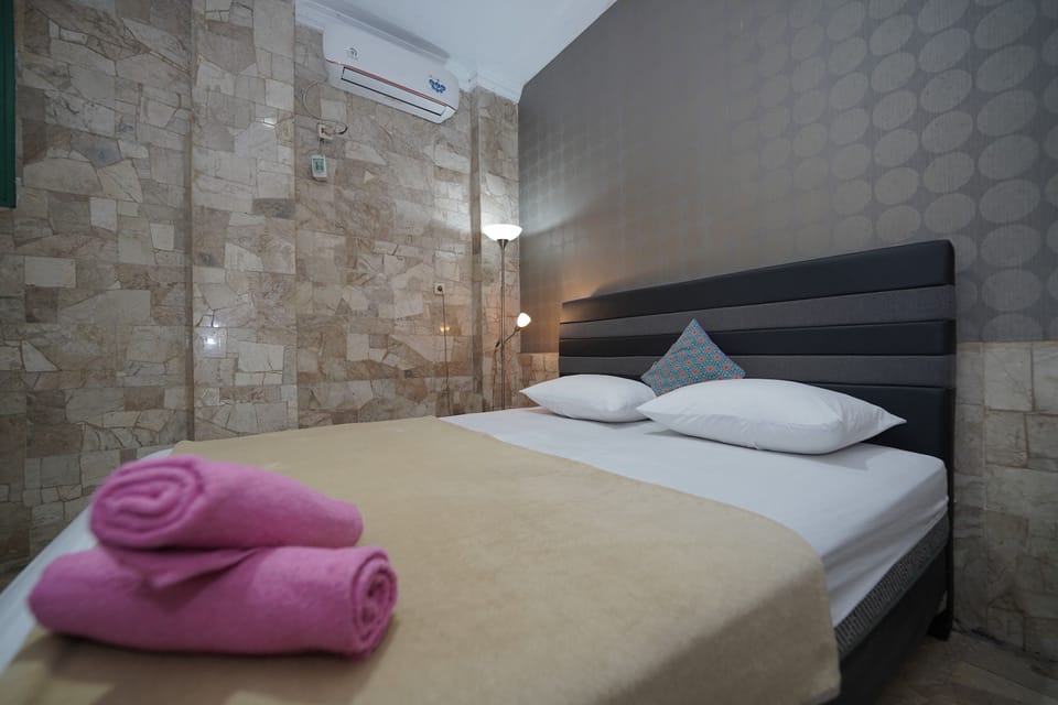 Deluxe Room | Desk, free WiFi, bed sheets