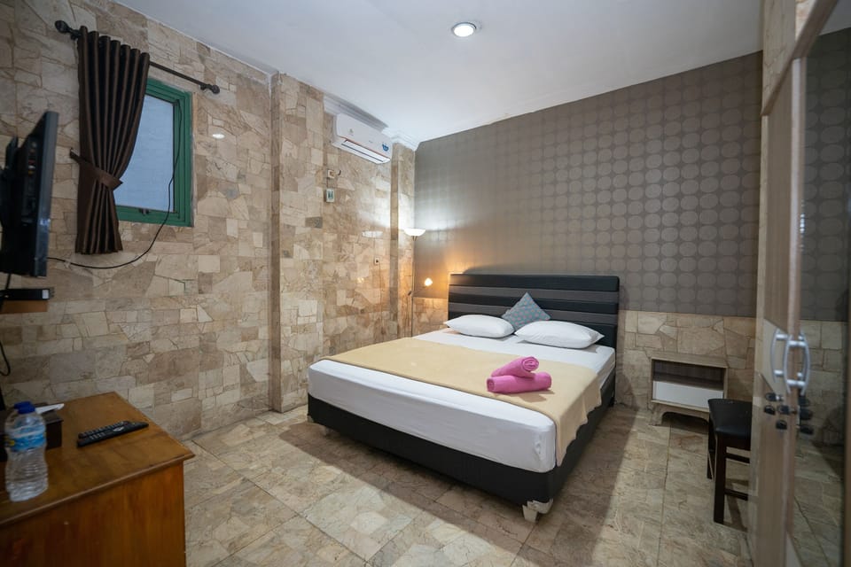 Deluxe Room | Desk, free WiFi, bed sheets