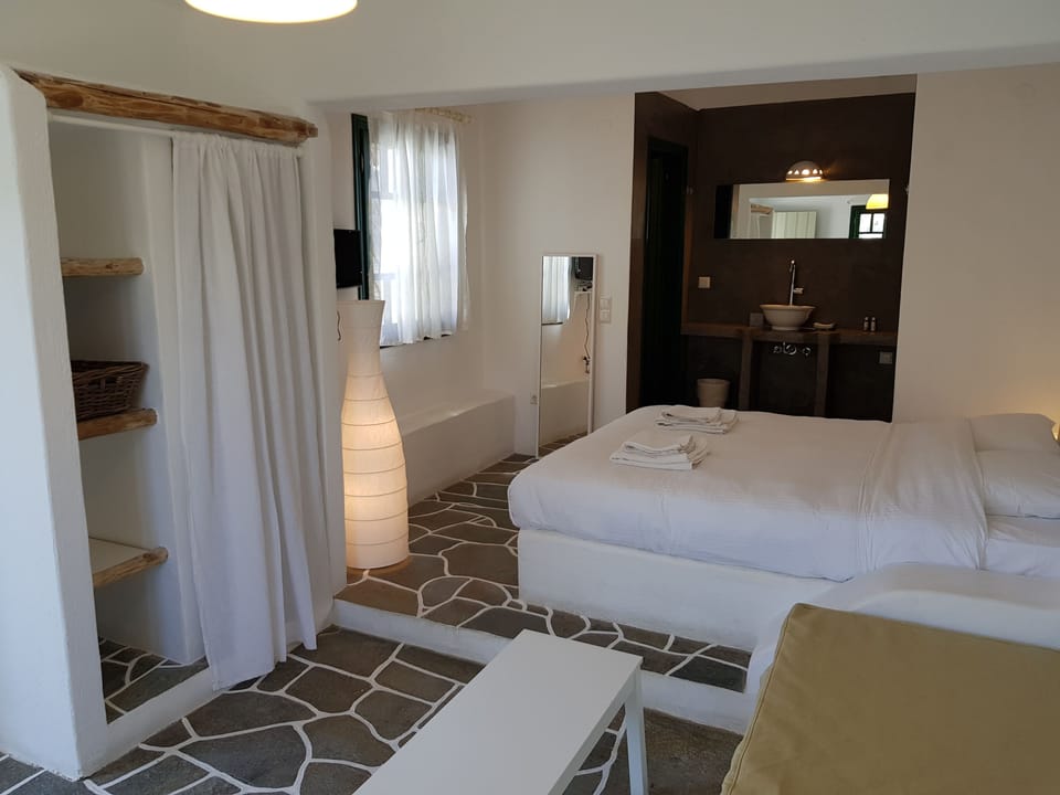 Suite, 1 Queen Bed | 1 bedroom, premium bedding, minibar, individually decorated