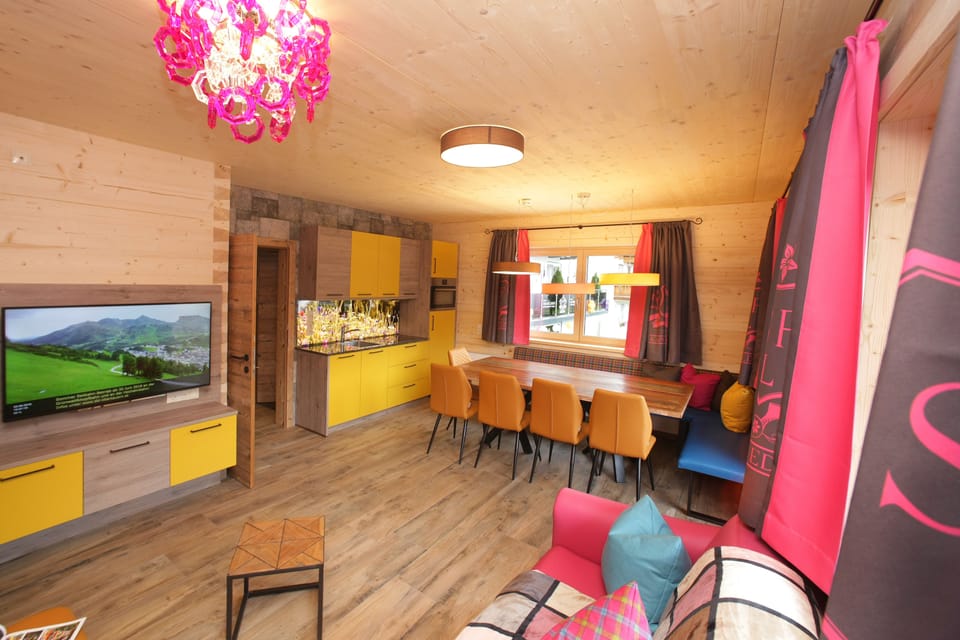 Executive Suite, 4 Bedrooms, Mountain View, Mountainside | Living area | Flat-screen TV