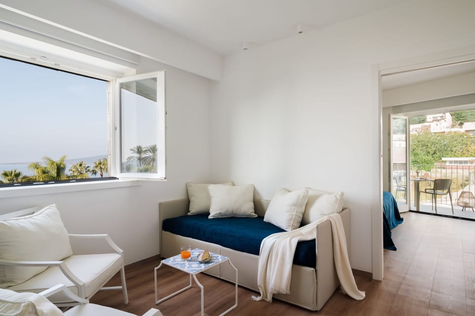 Junior Suite | Premium bedding, down comforters, minibar, in-room safe